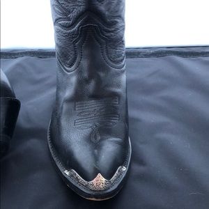Black leather cowgirl boots